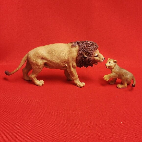 Vintage Schleich Lion and Lion Cub Toy Figurines - Picture 2 of 10